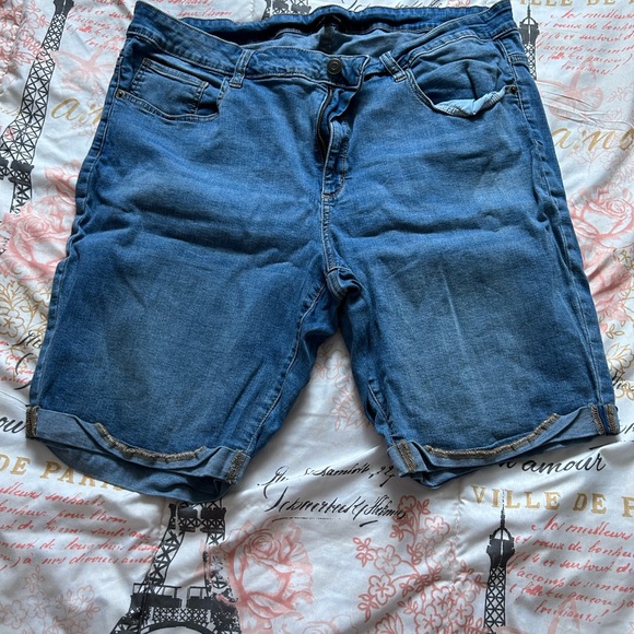 Plus size shorts - Picture 1 of 2